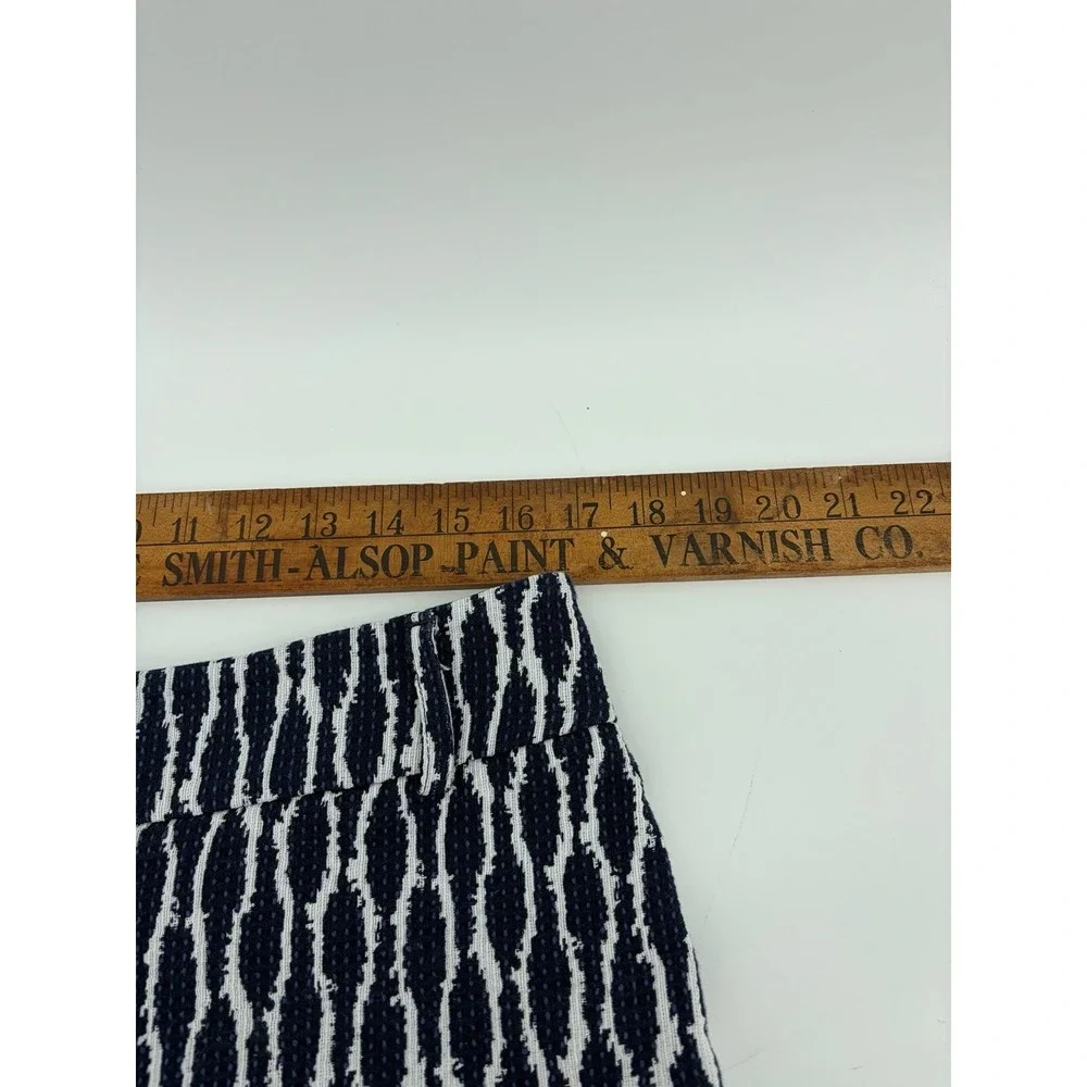 Ann Taylor LOFT Navy/White Ikat Shorts Textured Cotton Blend, Sz 6, Pre-Own